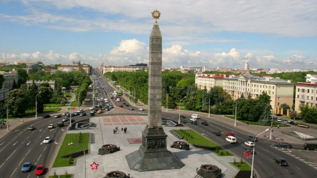 Площадь Победы: сердце памяти в ритме Минска