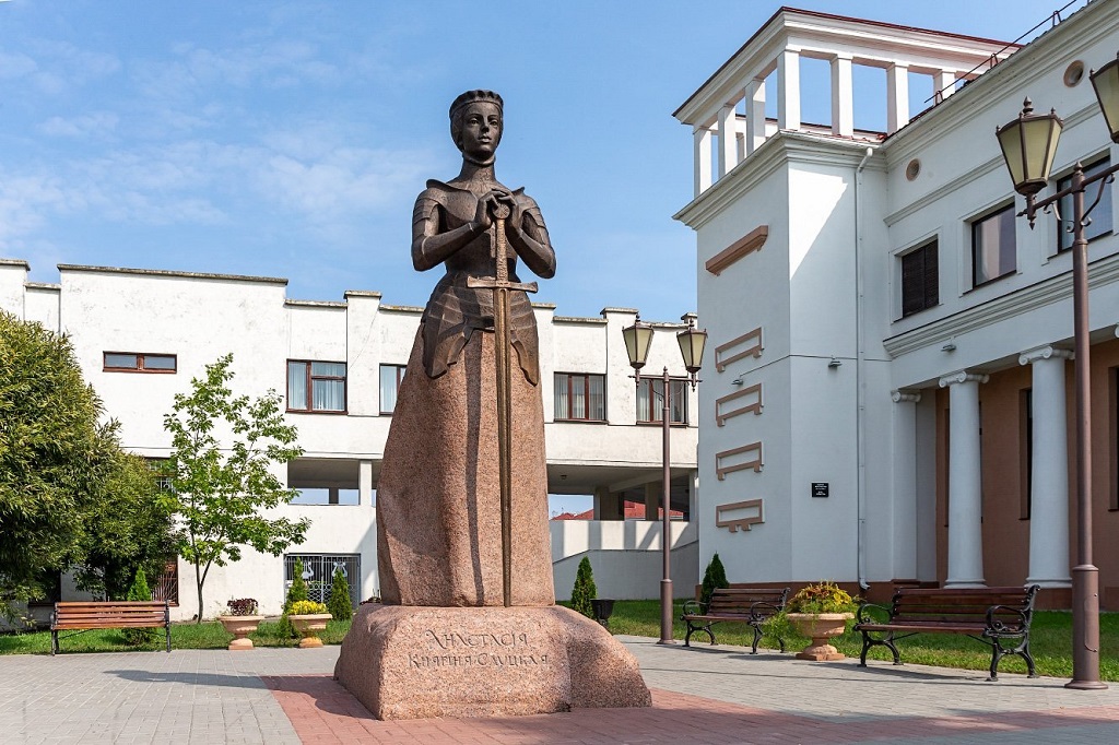 Памятник Анастасии Слуцкой